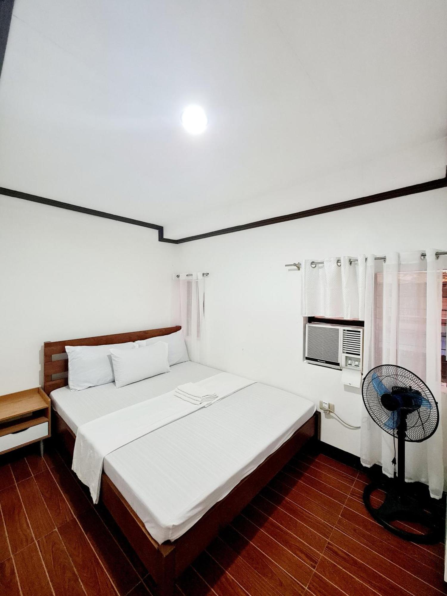 Calapan City Fully Furnished House Transient Near Xentromall L39 Eksteriør billede